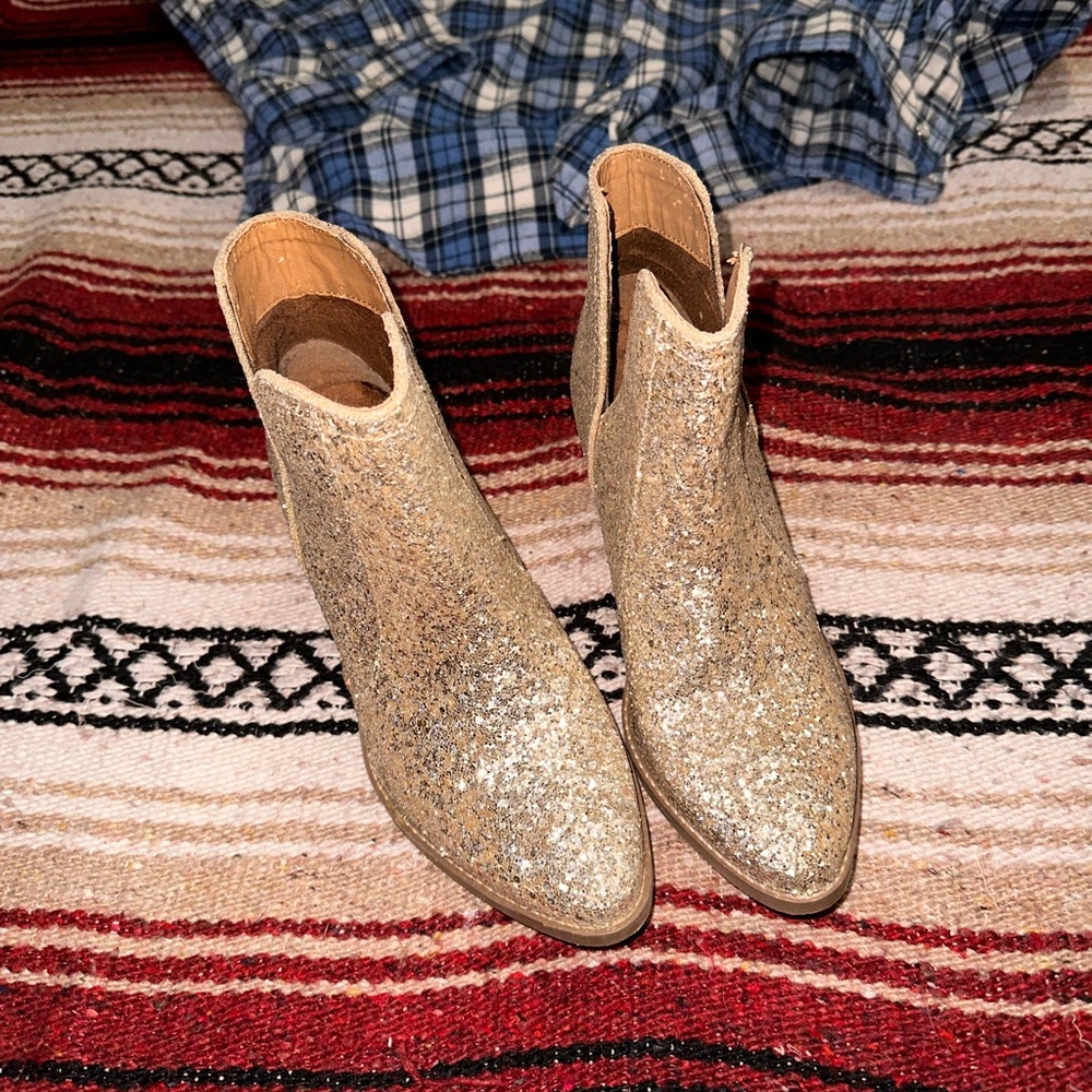Gold sparkly Not Rated booties, NWOT